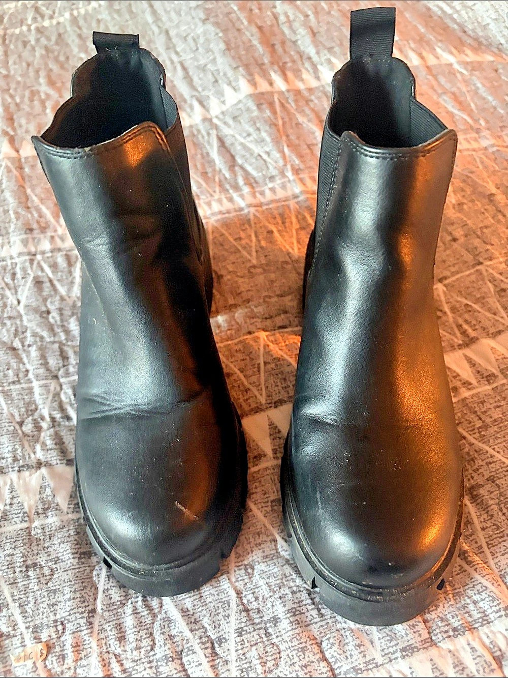 Soda Paden Chelsea Lug Sole Ankle Boot Black US 7